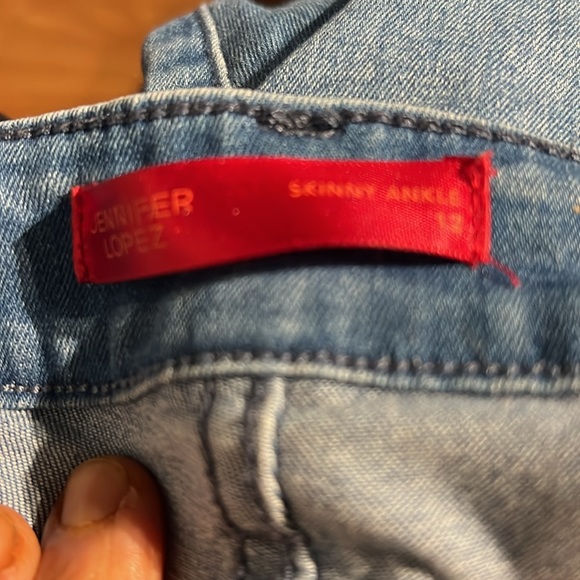 Jennifer Lopez Skinny Ankle Distressed Jeans - Picture 3 of 3